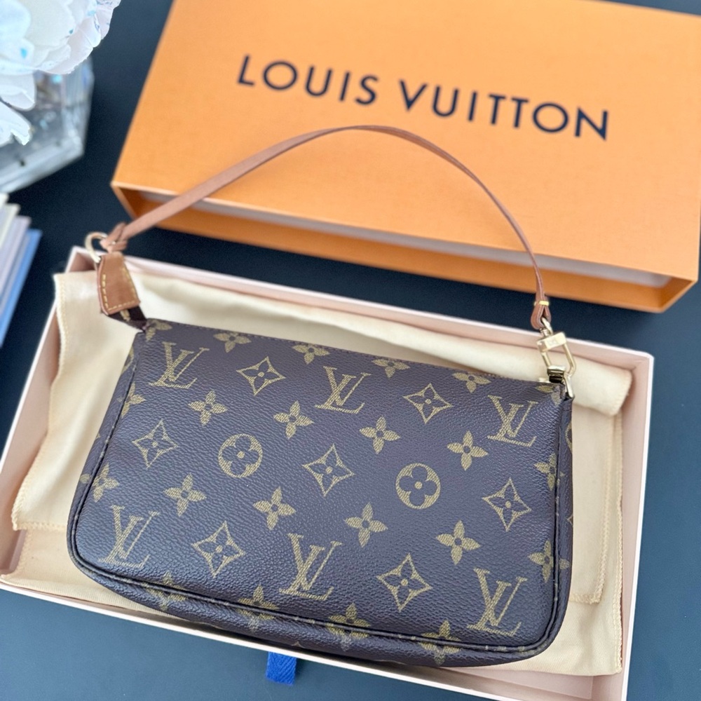 ❌SOLD❌Louis Vuitton Monogram Pochette Accessories Bag